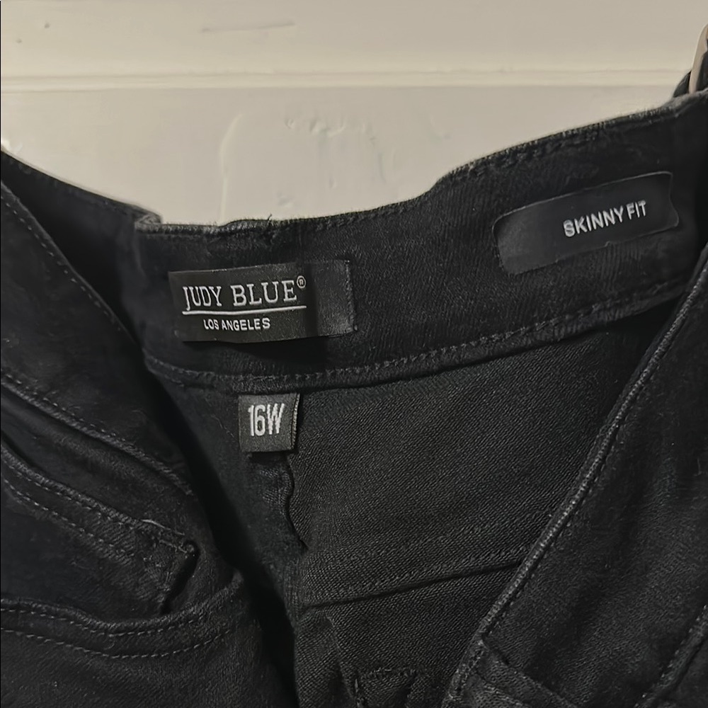 Judy Blue Black Skinny Jeans with Modern Fit
